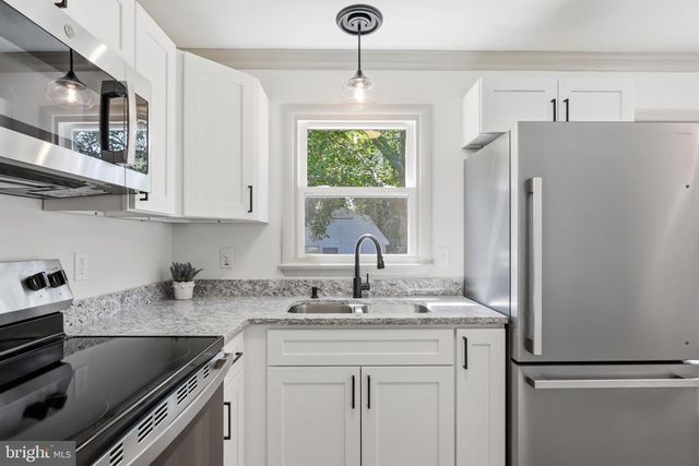 858 W 11TH ST, Front Royal, VA 22630