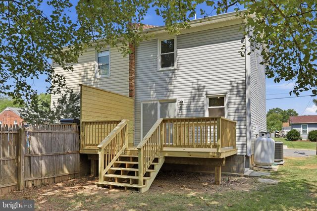 858 W 11TH ST, Front Royal, VA 22630