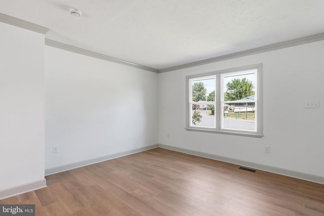 858 W 11TH ST, Front Royal, VA 22630