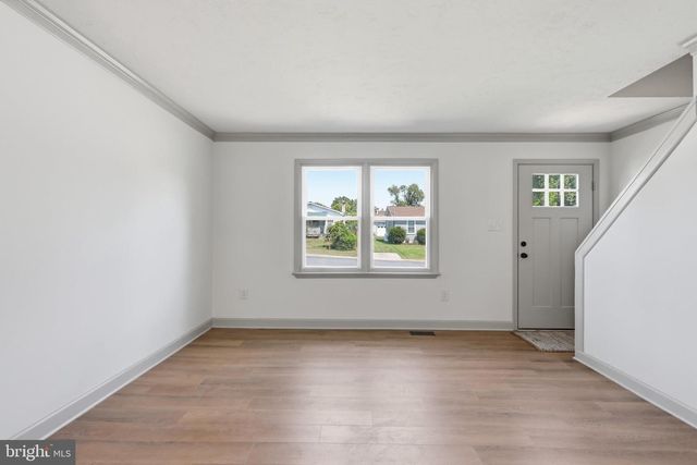 858 W 11TH ST, Front Royal, VA 22630