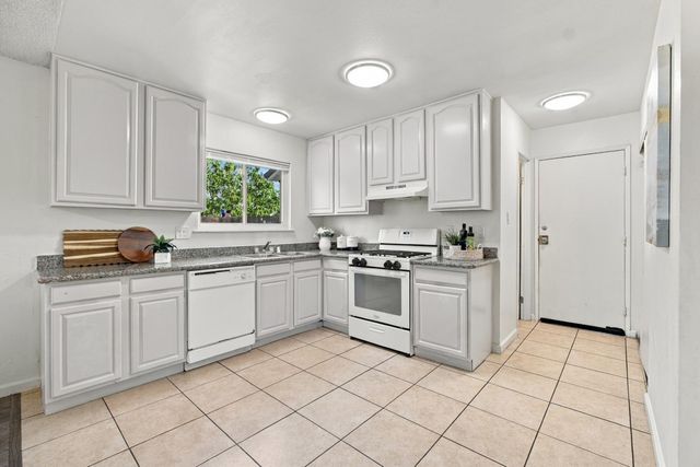 7927 Albion Way, Sacramento, CA 95832