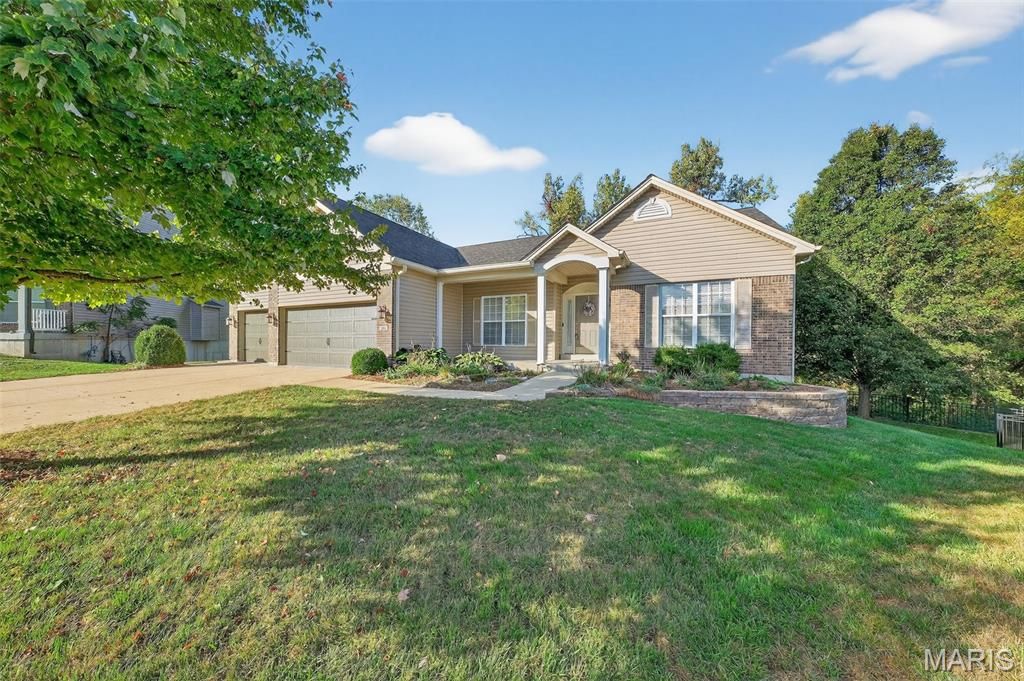 121 Kendl Court, Florissant, MO 63031