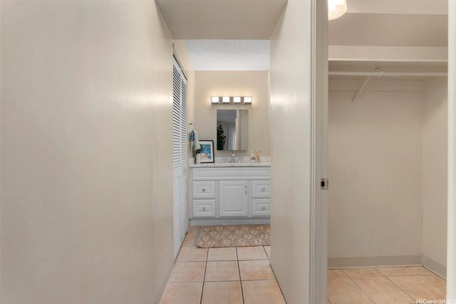 98-1038 Moanalua Road 1502, Aiea, HI 96701