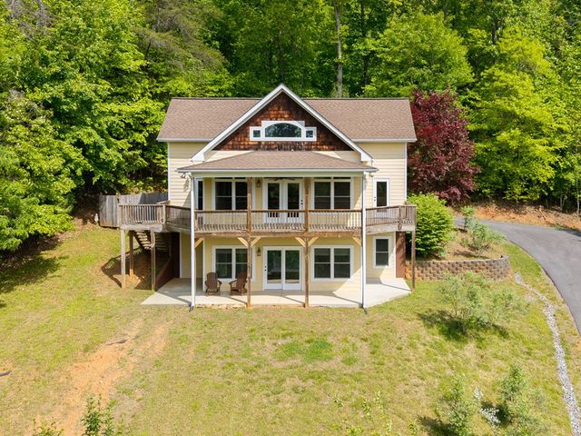 105 Sharons Valley Drive, Hayesville, NC 28904