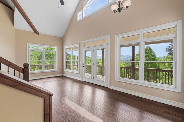 105 Sharons Valley Drive, Hayesville, NC 28904