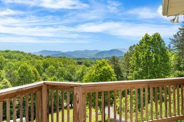 105 Sharons Valley Drive, Hayesville, NC 28904