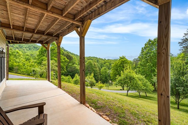 105 Sharons Valley Drive, Hayesville, NC 28904