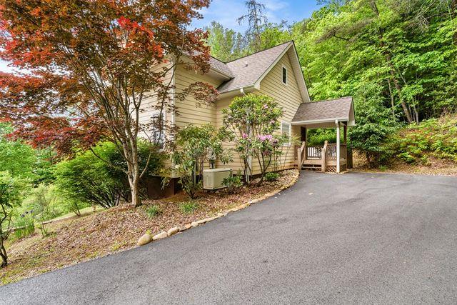 105 Sharons Valley Drive, Hayesville, NC 28904