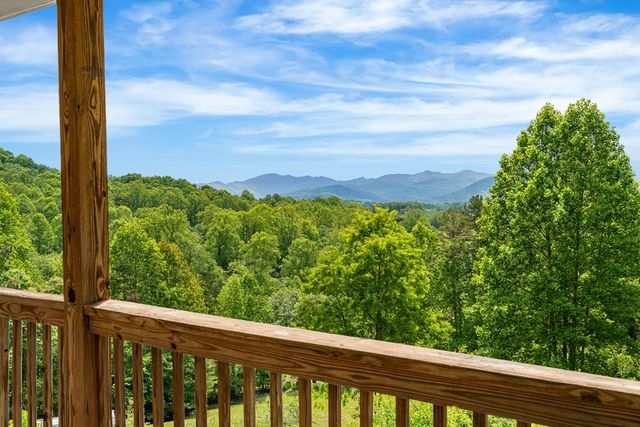 105 Sharons Valley Drive, Hayesville, NC 28904