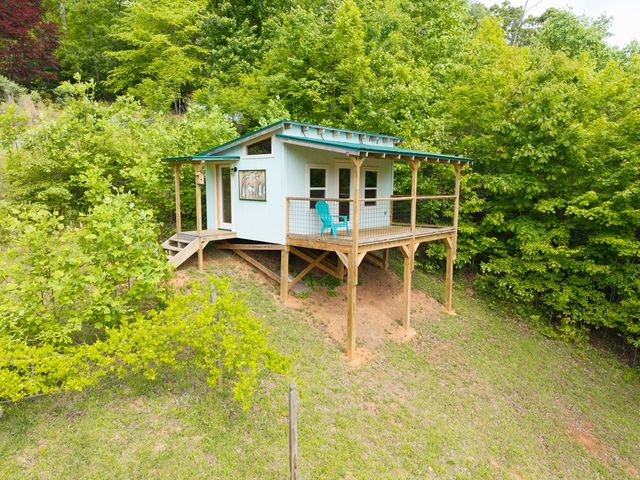 105 Sharons Valley Drive, Hayesville, NC 28904