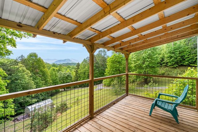 105 Sharons Valley Drive, Hayesville, NC 28904