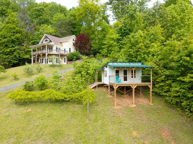 105 Sharons Valley Drive, Hayesville, NC 28904