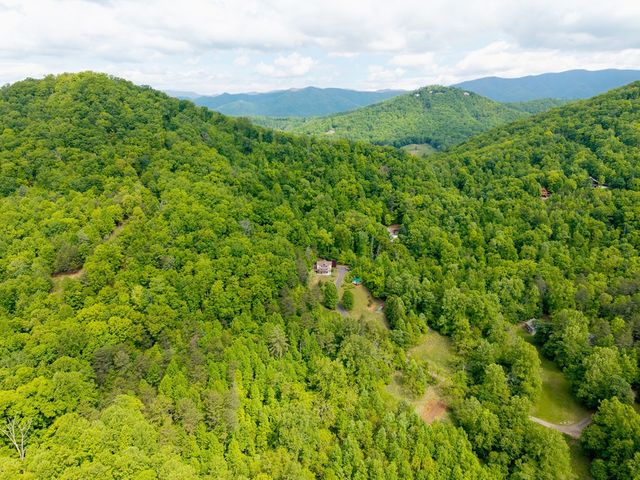 105 Sharons Valley Drive, Hayesville, NC 28904