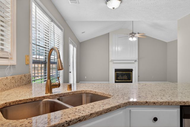 929 Seneca Park, Lexington, KY 40515