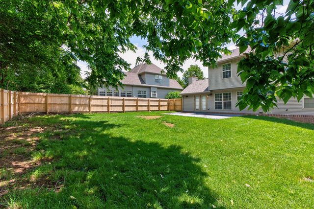 929 Seneca Park, Lexington, KY 40515