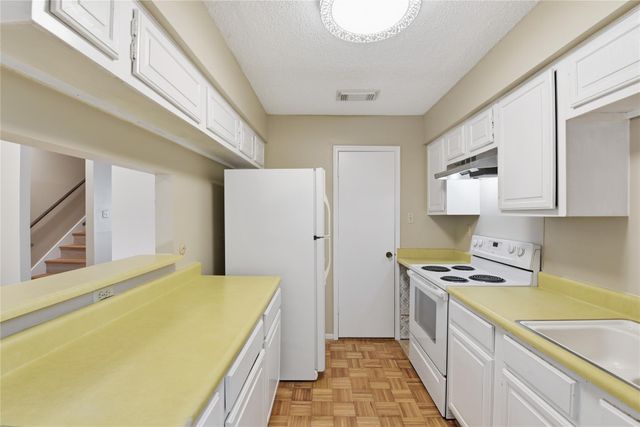 7700 Creekbend Drive 75, Houston, TX 77071