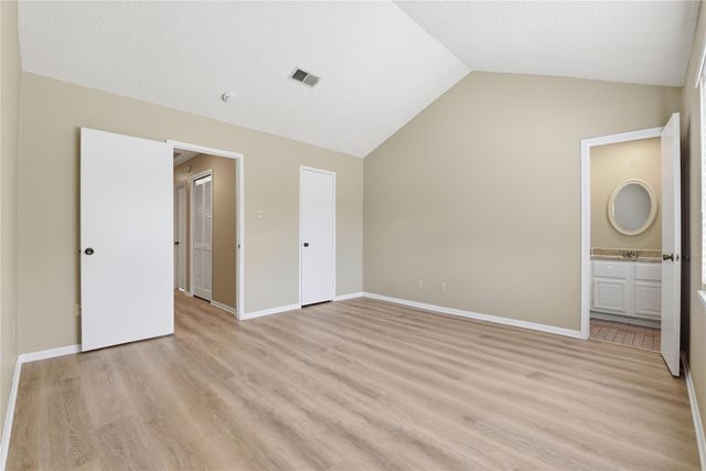 7700 Creekbend Drive 75, Houston, TX 77071