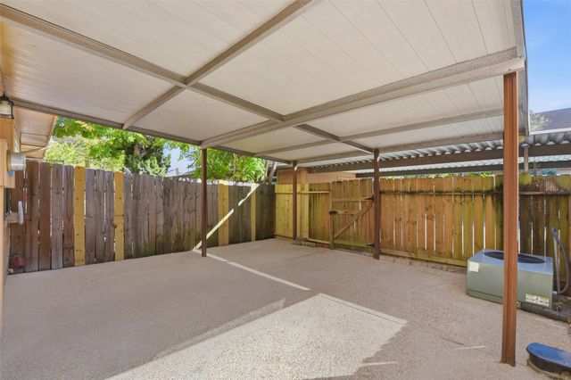 7700 Creekbend Drive 75, Houston, TX 77071