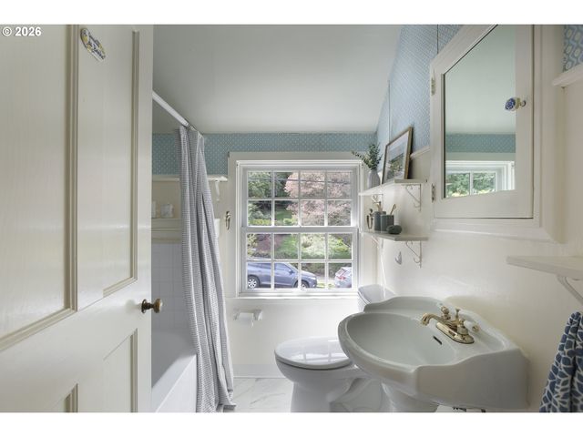 1808 Nw ASPEN Ave, Portland, OR 97210