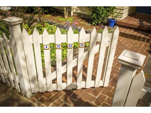 1808 Nw ASPEN Ave, Portland, OR 97210