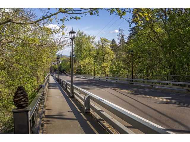 1808 Nw ASPEN Ave, Portland, OR 97210