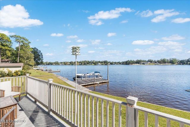 501 W Lakeshore Dr Drive, Carriere, MS 39426