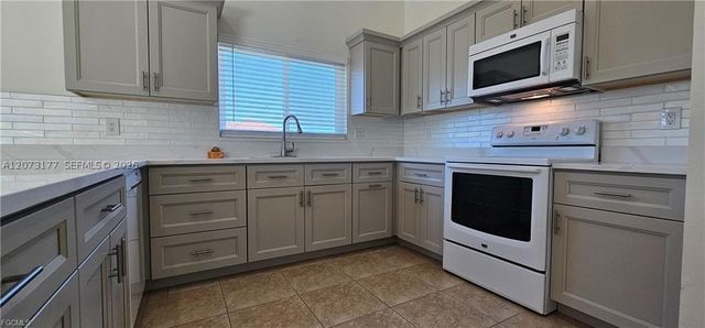 420 SE 15TH TER, Cape Coral, FL 33990