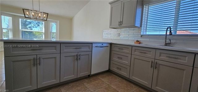 420 SE 15TH TER, Cape Coral, FL 33990