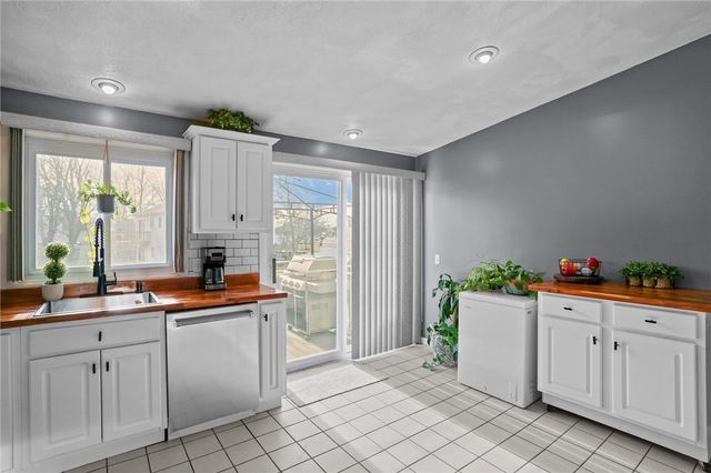 39 Gateway Court, Warwick, RI 02889