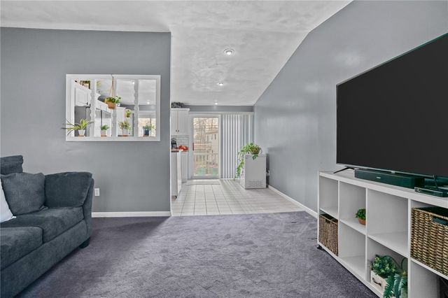 39 Gateway Court, Warwick, RI 02889