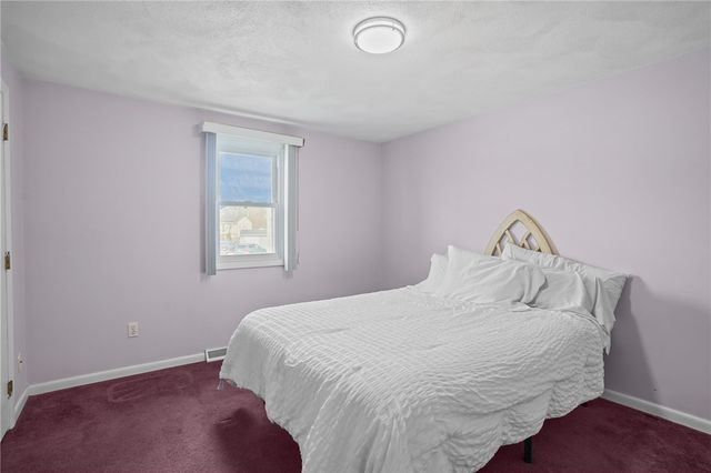 39 Gateway Court, Warwick, RI 02889