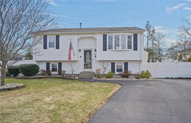 39 Gateway Court, Warwick, RI 02889