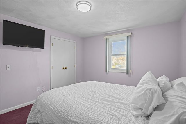 39 Gateway Court, Warwick, RI 02889