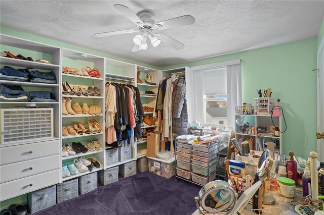 39 Gateway Court, Warwick, RI 02889