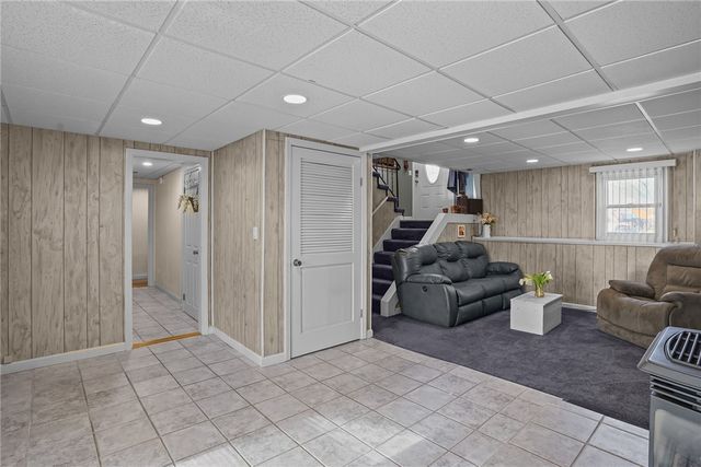 39 Gateway Court, Warwick, RI 02889