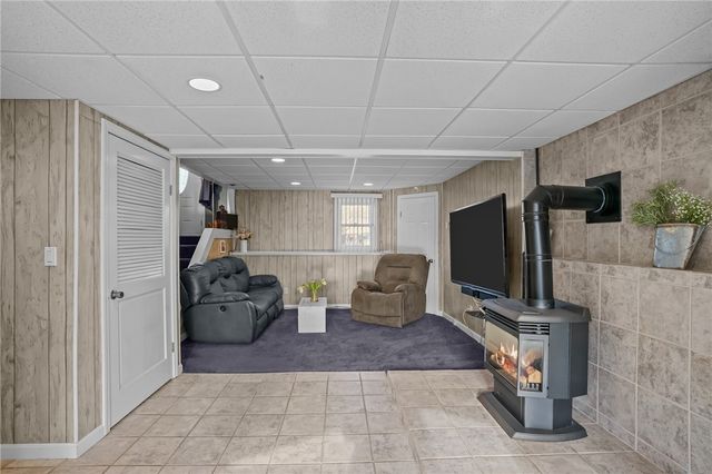 39 Gateway Court, Warwick, RI 02889