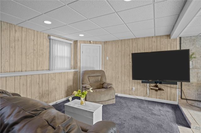 39 Gateway Court, Warwick, RI 02889