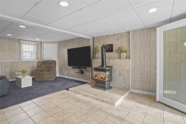 39 Gateway Court, Warwick, RI 02889