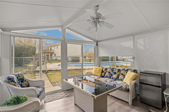 39 Gateway Court, Warwick, RI 02889