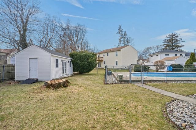 39 Gateway Court, Warwick, RI 02889