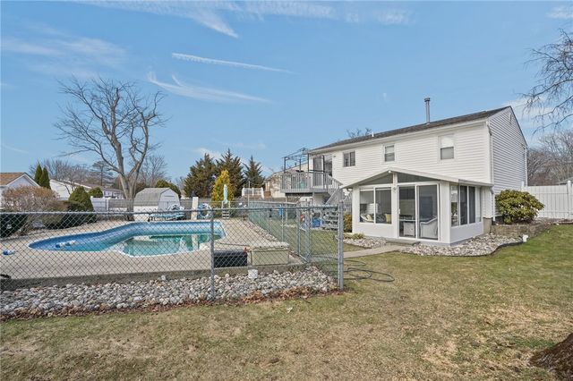 39 Gateway Court, Warwick, RI 02889