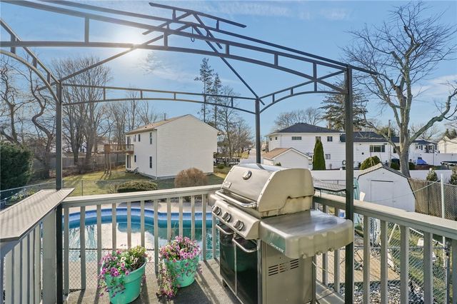 39 Gateway Court, Warwick, RI 02889