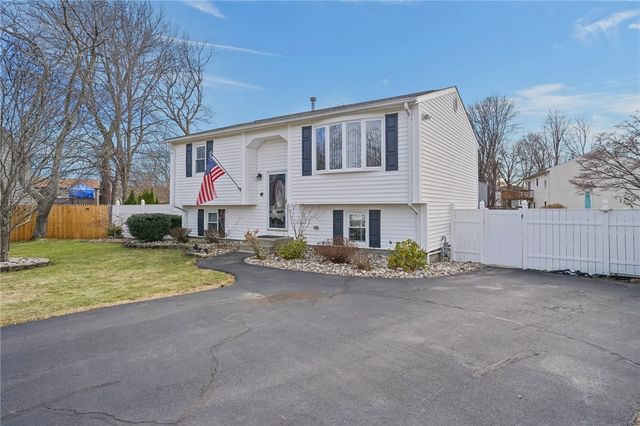 39 Gateway Court, Warwick, RI 02889