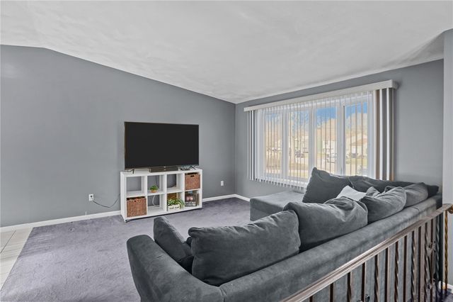 39 Gateway Court, Warwick, RI 02889