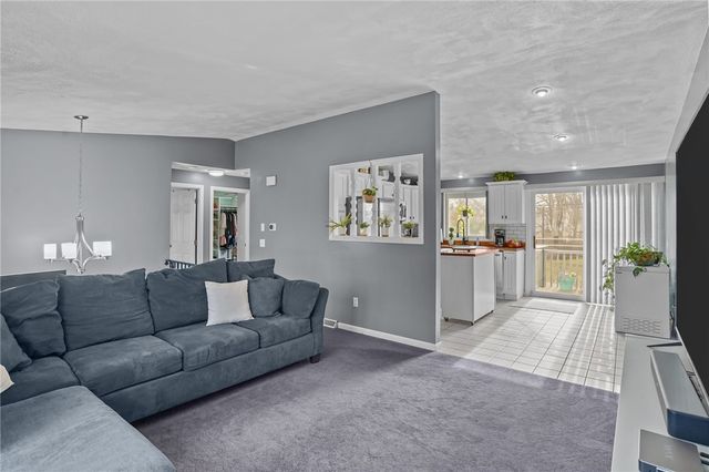 39 Gateway Court, Warwick, RI 02889