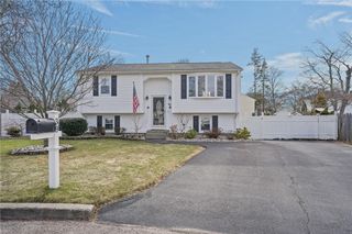 39 Gateway Court, Warwick, RI 02889