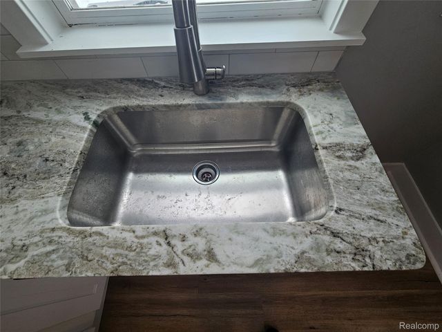 20737 NUMMER Street, Warren, MI 48089