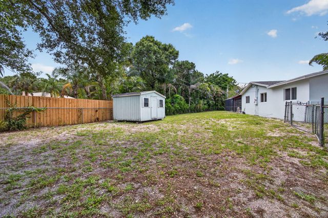 601 Evelyn Court, West Palm Beach, FL 33413
