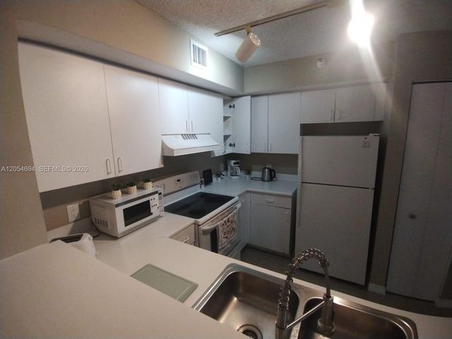 111 Yacht Club Way 107, Hypoluxo, FL 33462