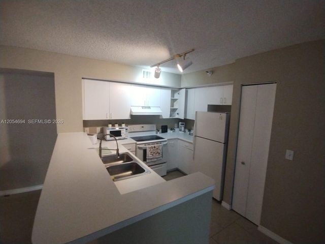111 Yacht Club Way 107, Hypoluxo, FL 33462